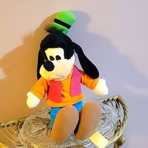 WALT DISNEY 16” GOOFY Plush Doll